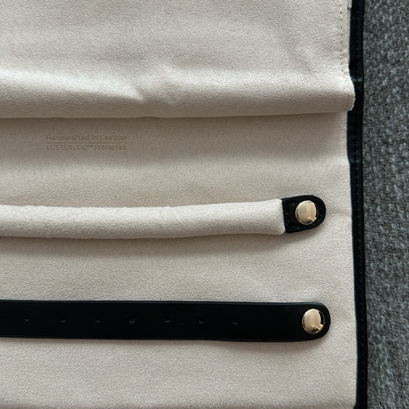 Mejuri jewlery travel case - Picture 10 of 16